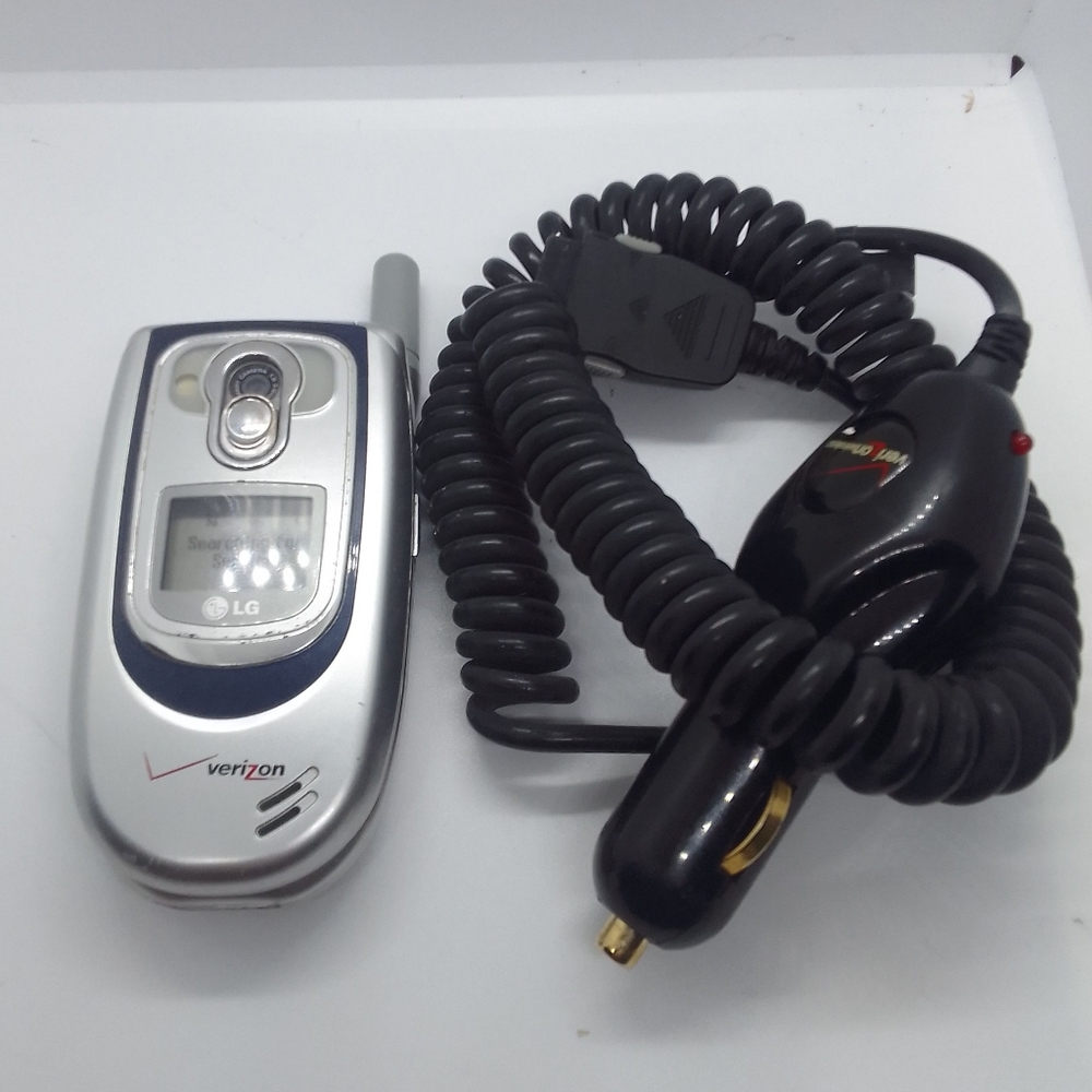 LG Silver Flip Phone with Charger VX610D